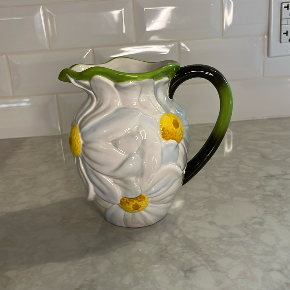 Vintage collectible telefloral 2980’s daisy pitcher vase.  Sculptured porcelain